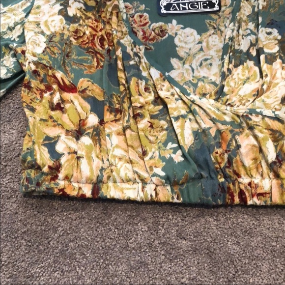 Bell sleeve floral crop top - Picture 6 of 8